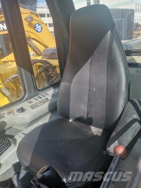 Komatsu PC 120 小型挖掘机