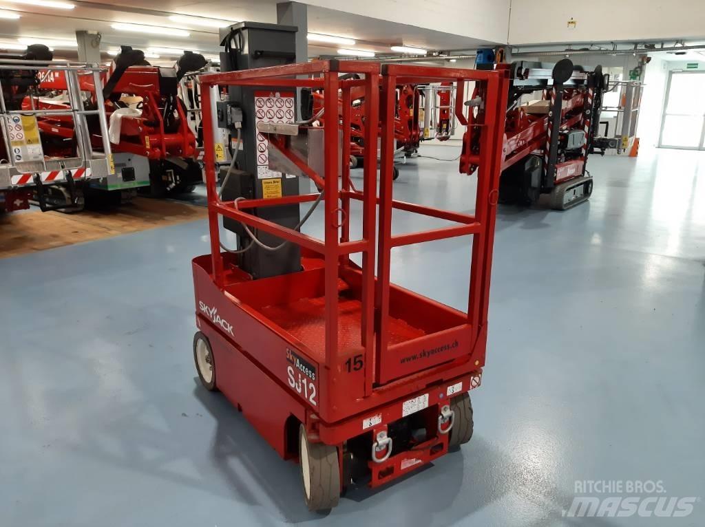 SkyJack SJ 12 客货电梯