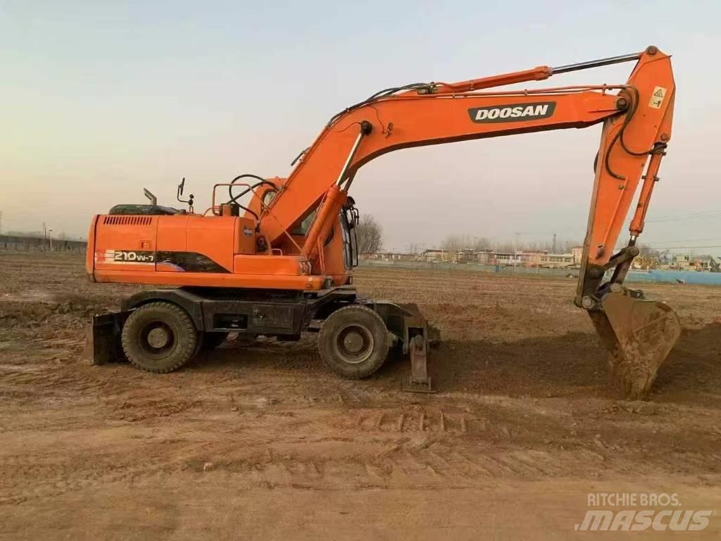 Doosan DH 210 W-7 轮式挖掘机