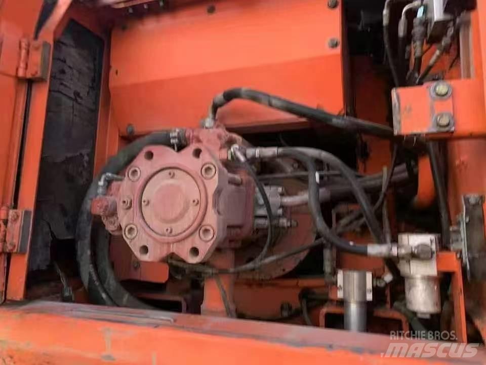 Doosan DH 210 W-7 轮式挖掘机