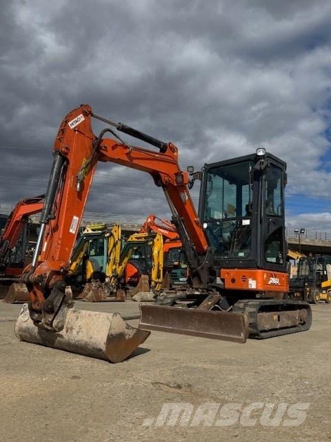 Hitachi ZX 26 U-6 CR 小型挖掘机