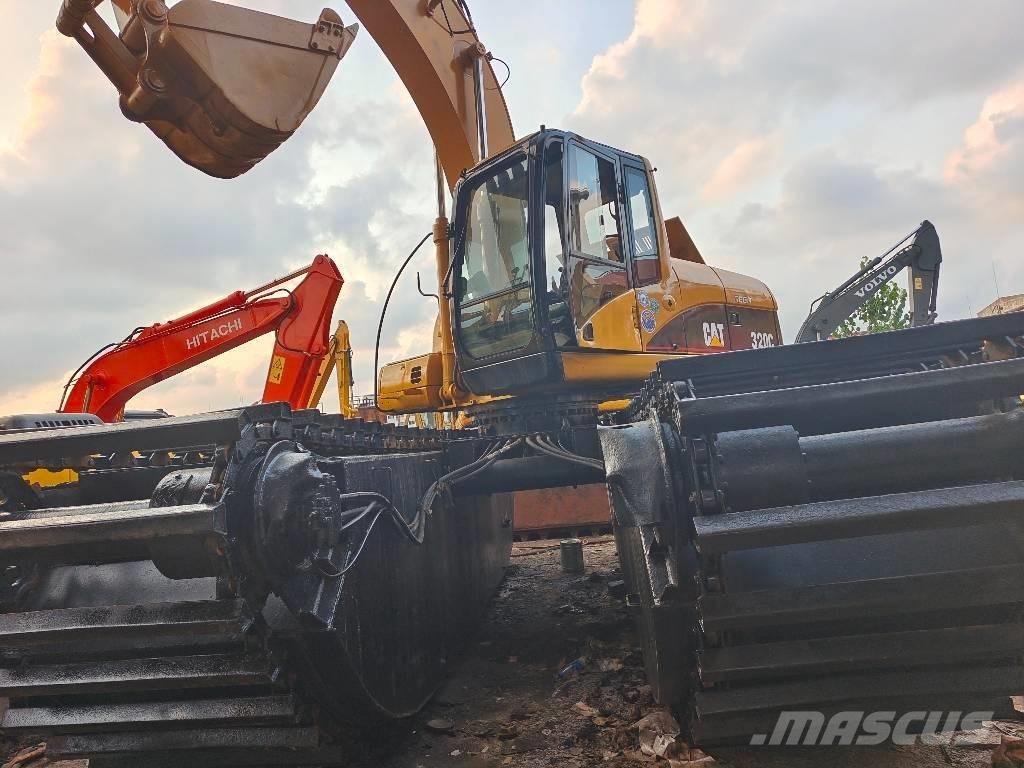 CAT 320 C 水陆两栖挖掘机