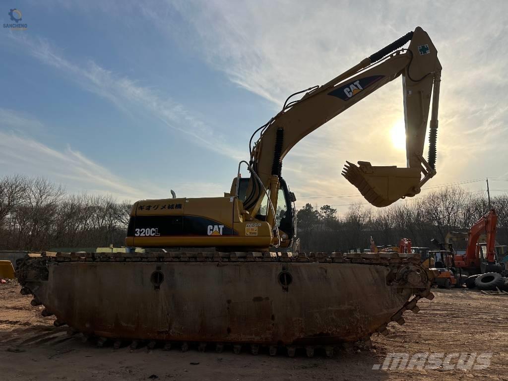 CAT 320CL 水陆两栖挖掘机