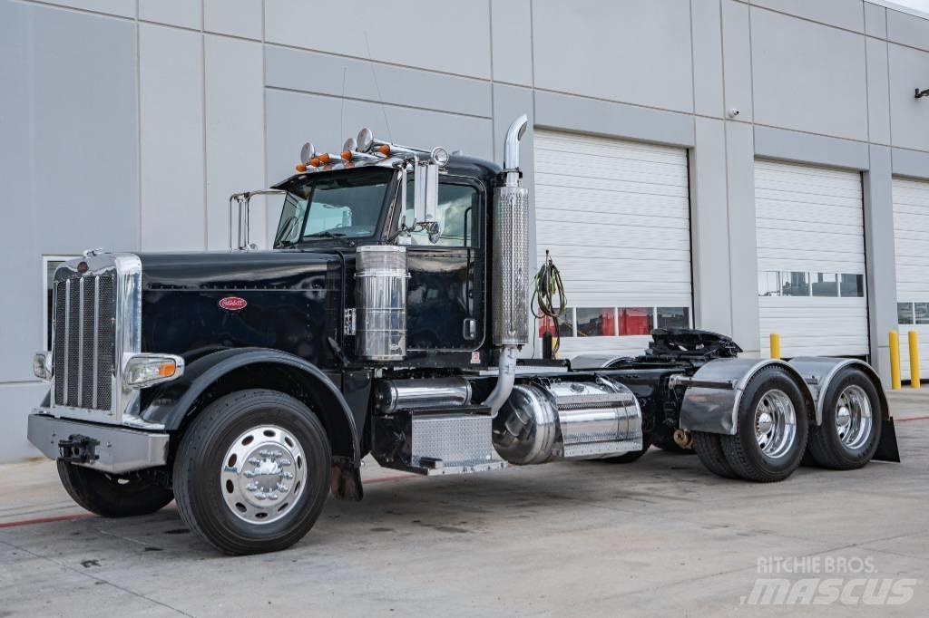 Peterbilt 388 牵引车