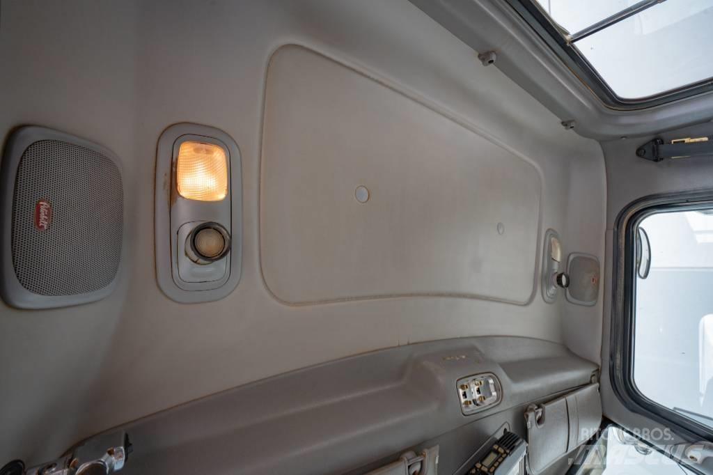 Peterbilt 388 牵引车