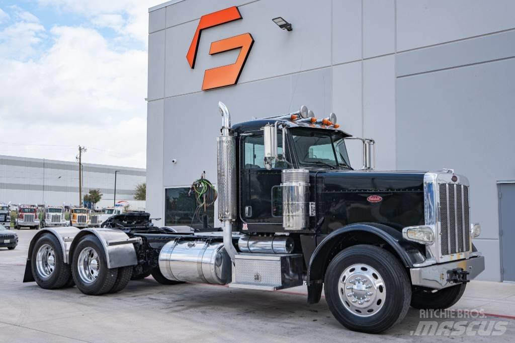 Peterbilt 388 牵引车