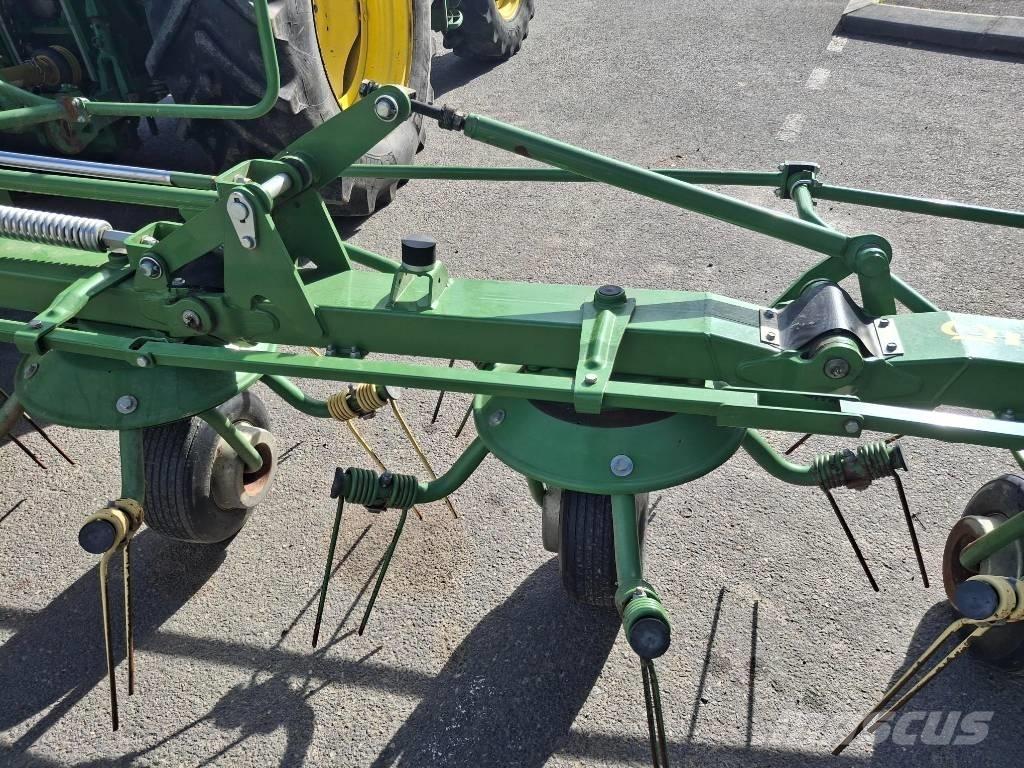 Krone KW 7.92/8 犁耙和摊草机