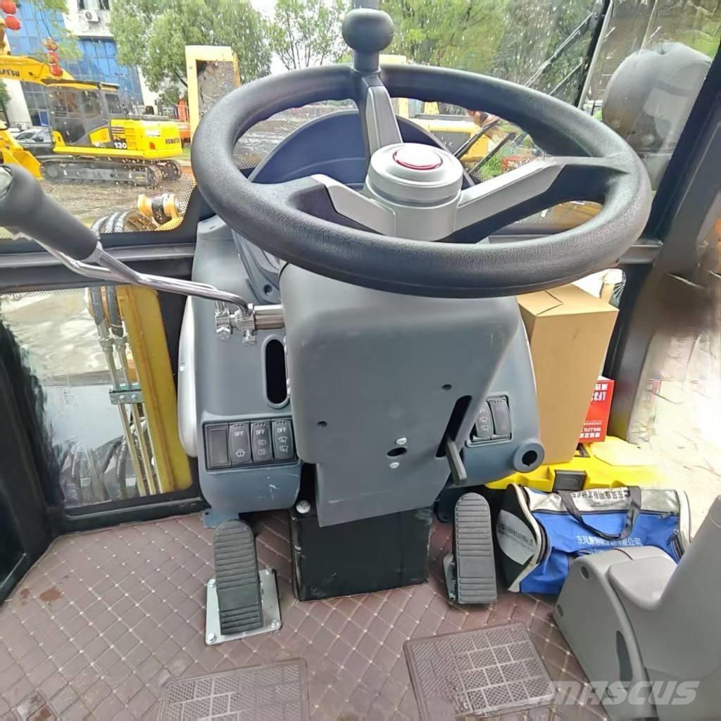 CAT 305.5 E 小型挖掘机