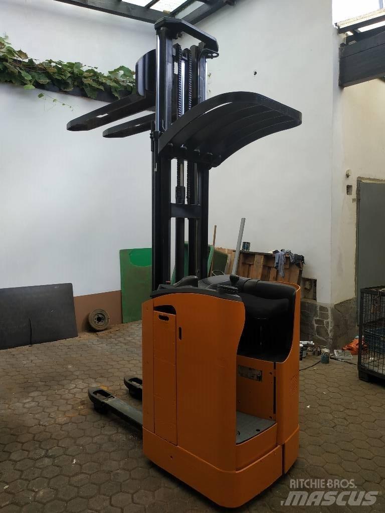 Still Aufsitzstapler 电动叉车