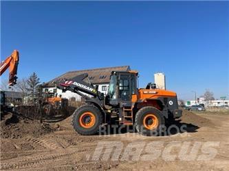 Doosan DL 220 轮式装载机