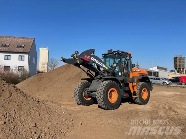 Doosan DL 220 轮式装载机