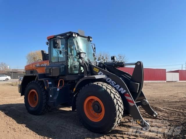 Doosan DL 220 轮式装载机