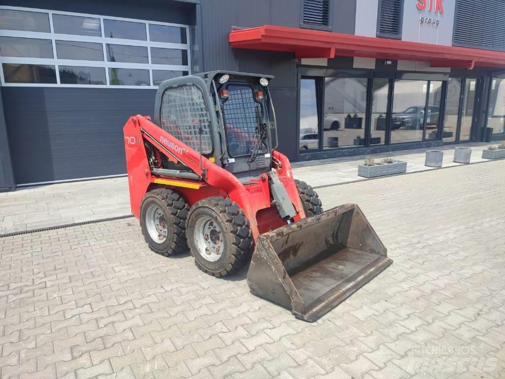 Neuson 701 S 滑移装载机
