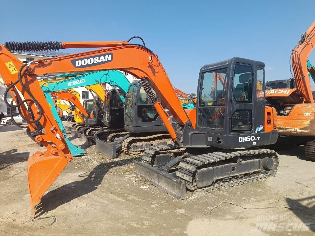 Doosan DH60-7 小型挖掘机