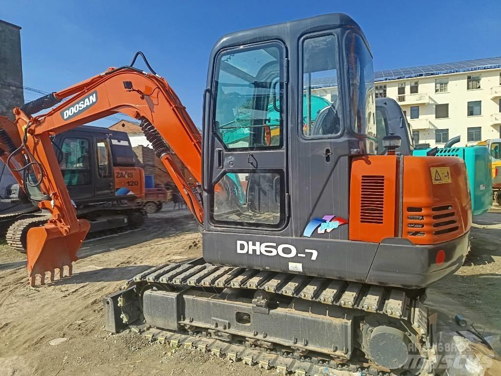 Doosan DH60-7 小型挖掘机