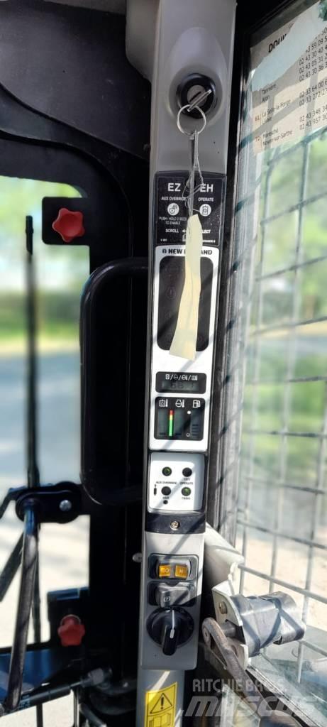 New Holland L218 滑移装载机