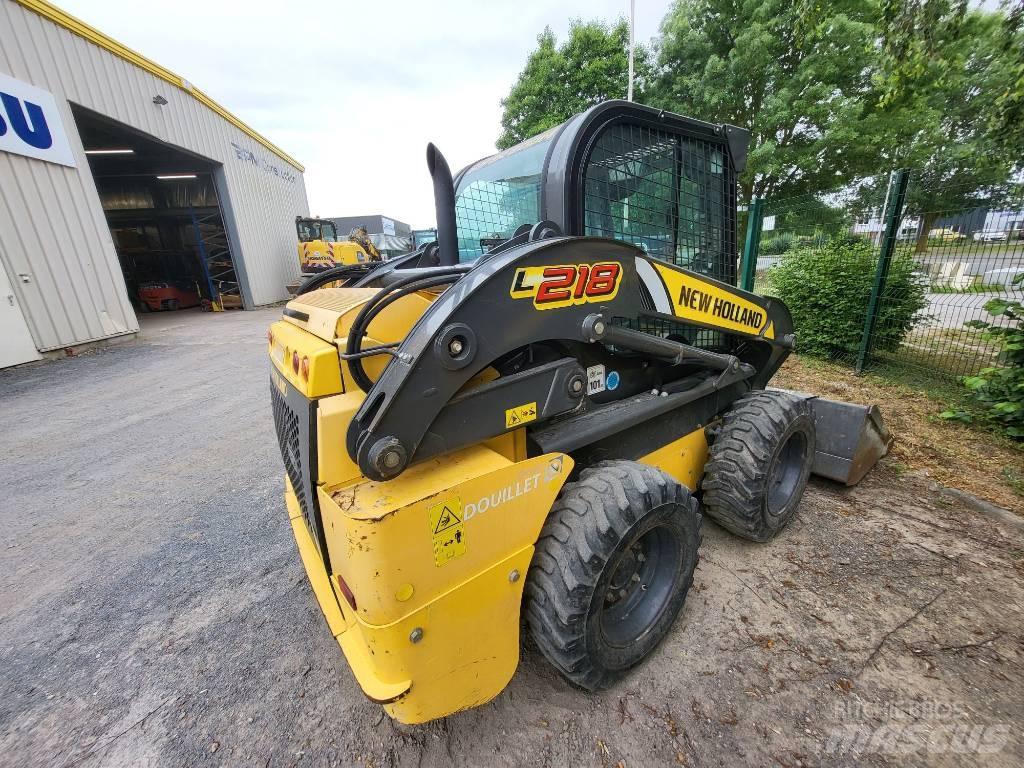 New Holland L218 滑移装载机