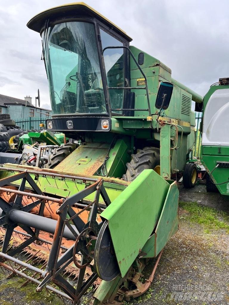 John Deere 1055 联合收割机