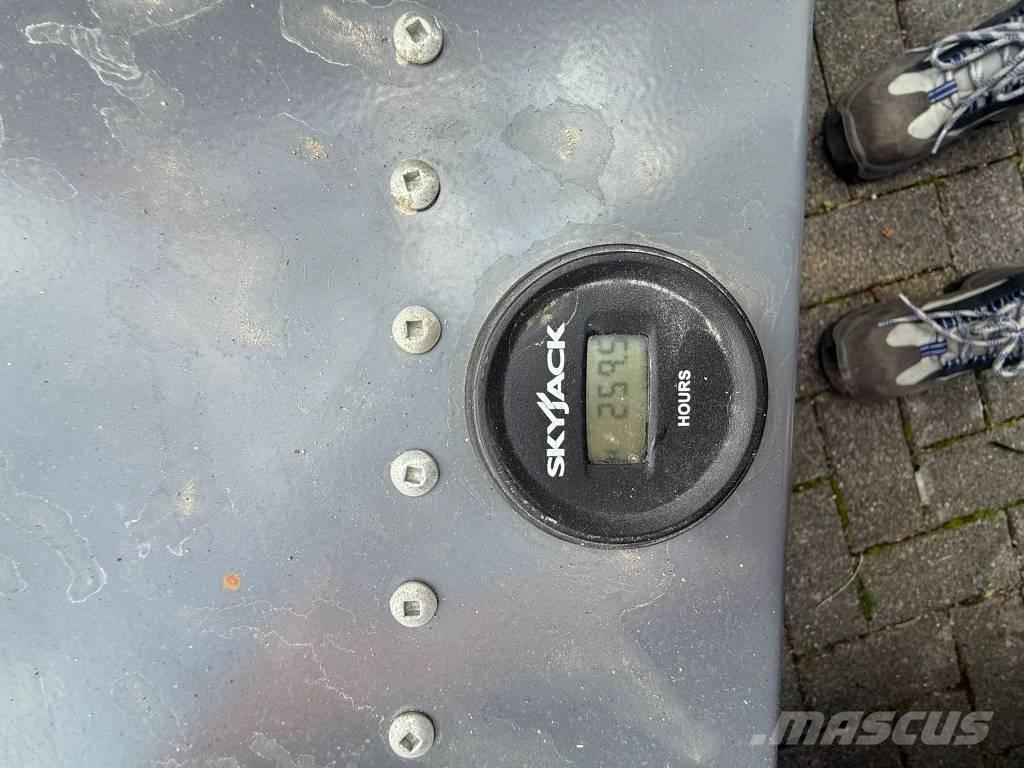 SkyJack SJ 3219 剪叉式升降机