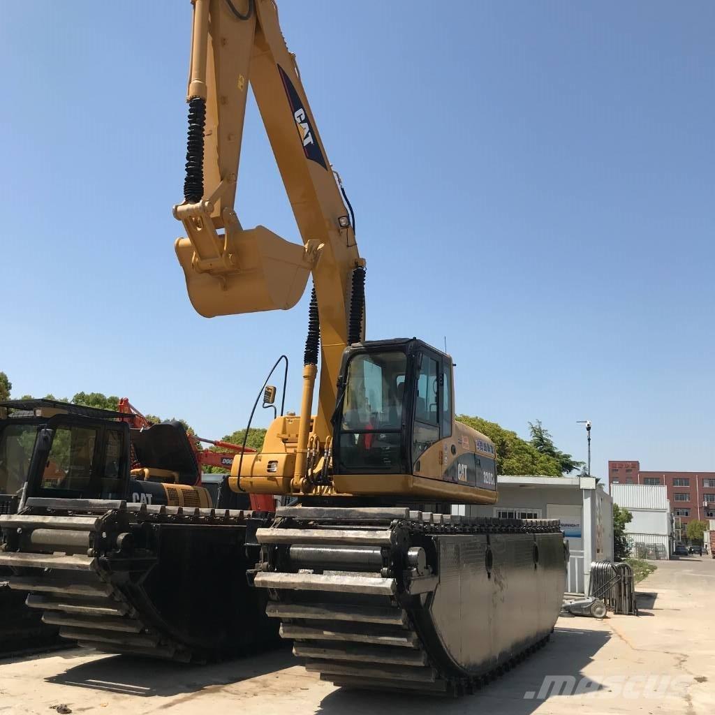 CAT 320 D 水陆两栖挖掘机