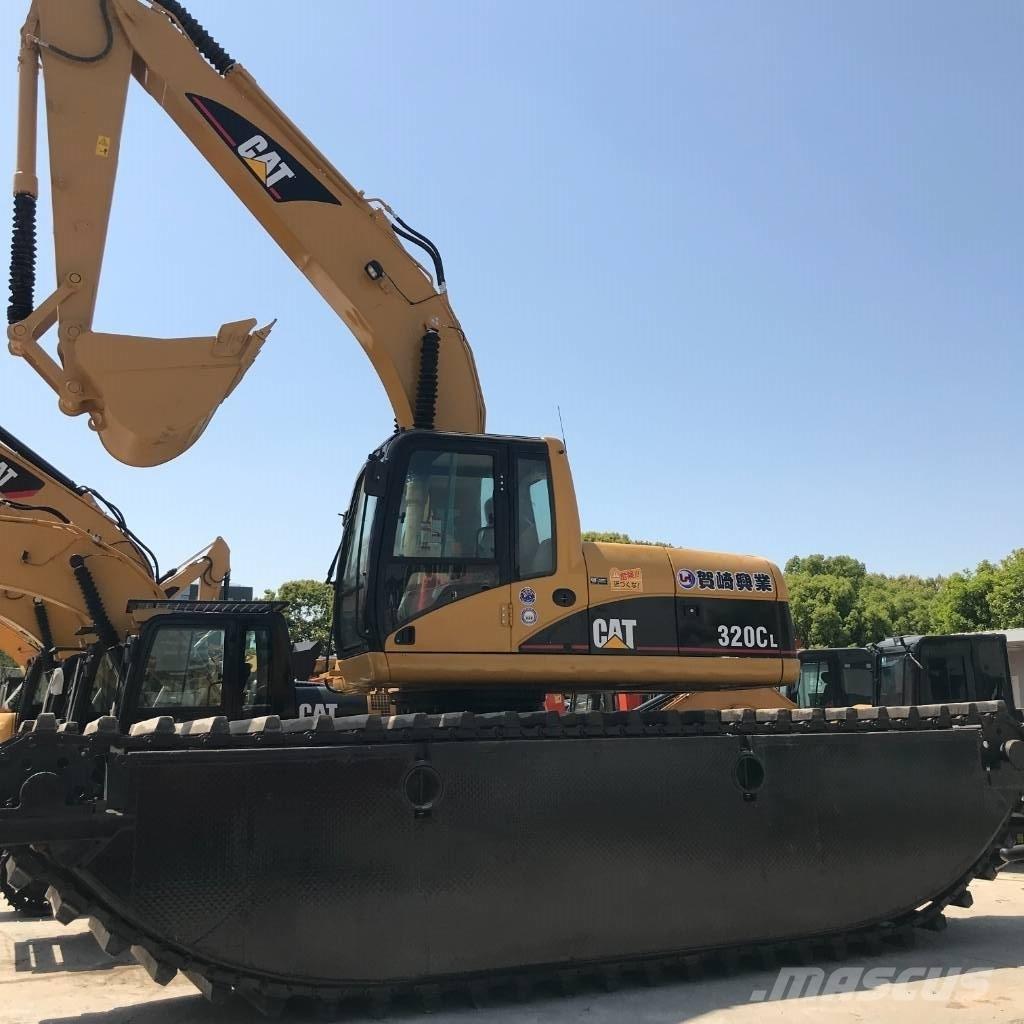 CAT 320 D 水陆两栖挖掘机
