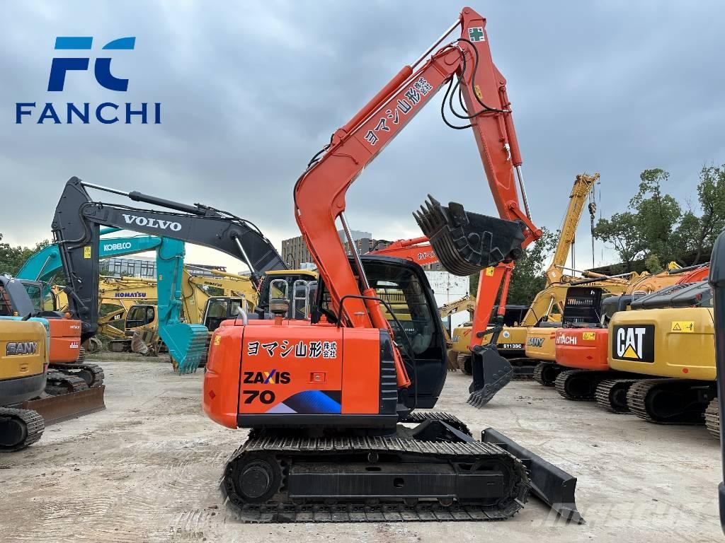 Hitachi ZX 70 中型挖掘机