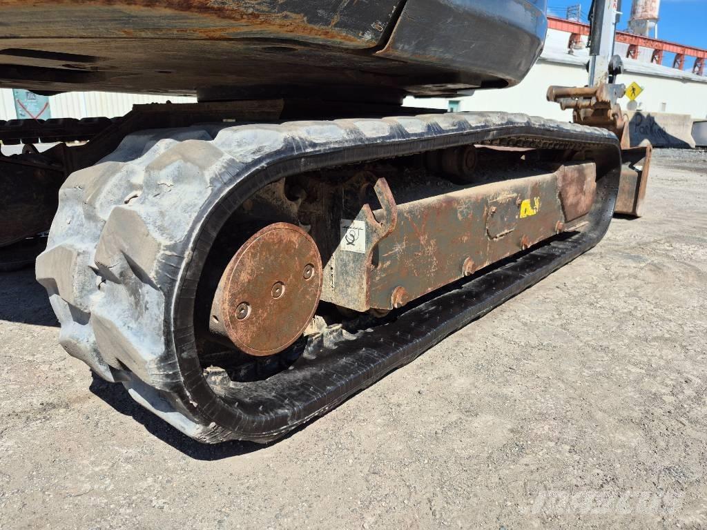 Bobcat E 32 小型挖掘机