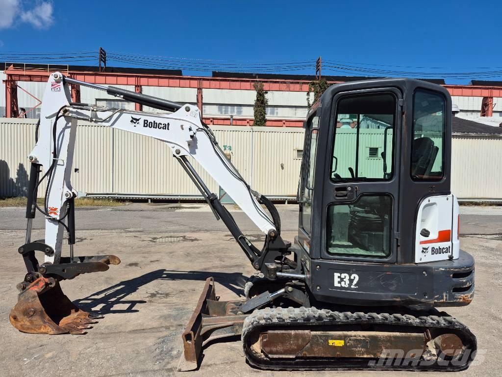 Bobcat E 32 小型挖掘机