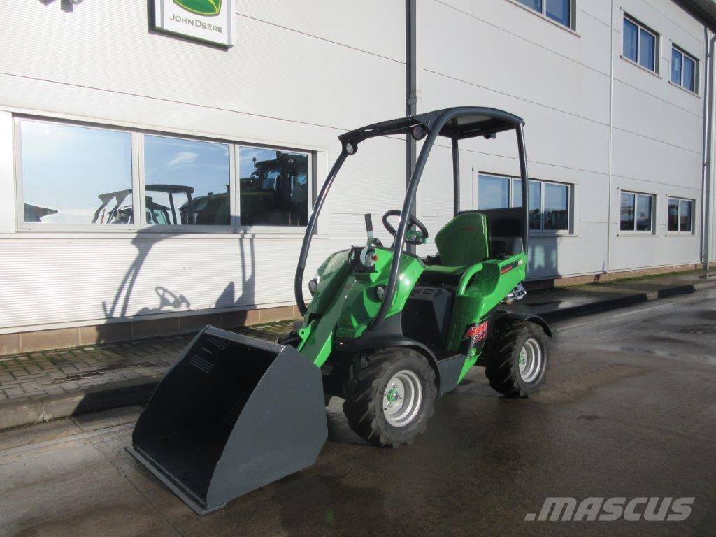 Avant 220 伸缩臂叉装车|叉装车