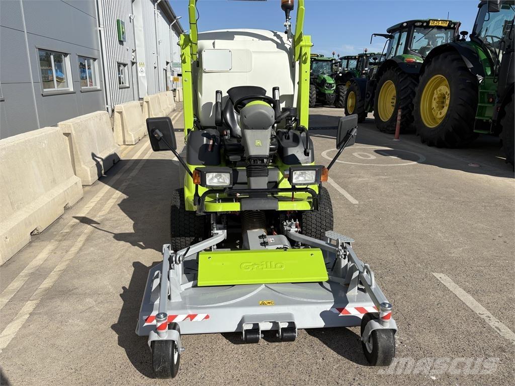 Grillo FD2200TS 骑乘式割草机