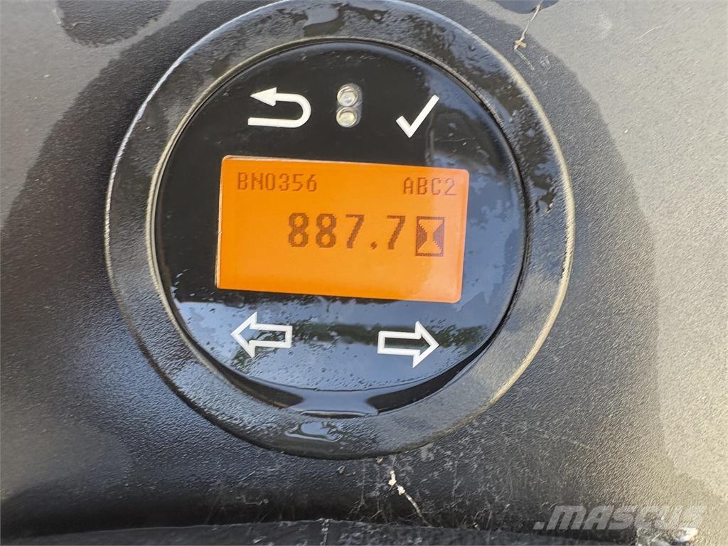 John Deere 1570 骑乘式割草机