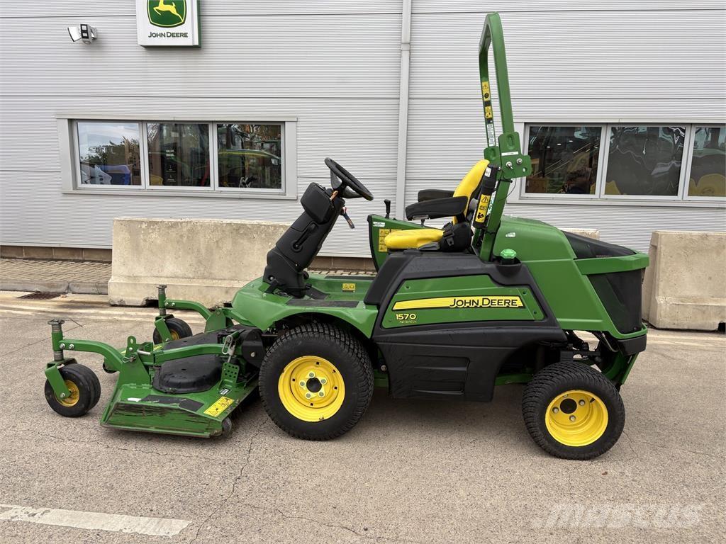 John Deere 1570 骑乘式割草机