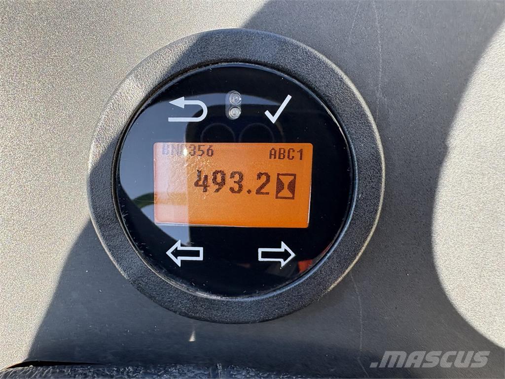 John Deere 1570 骑乘式割草机