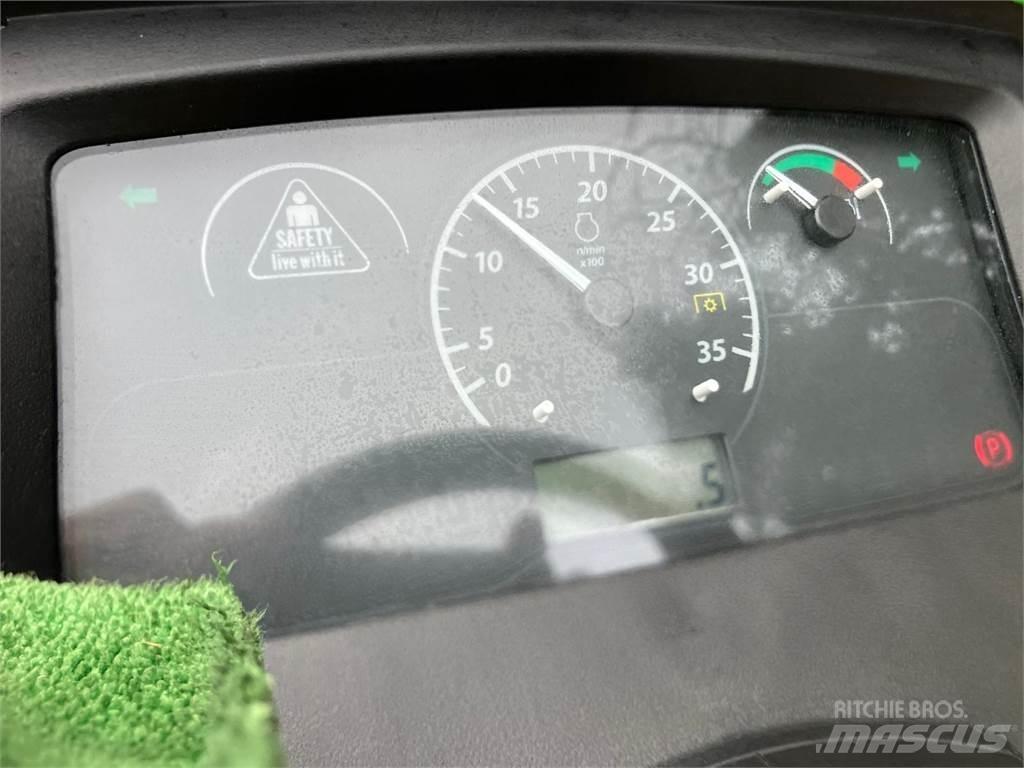 John Deere 2026R 小型拖拉机