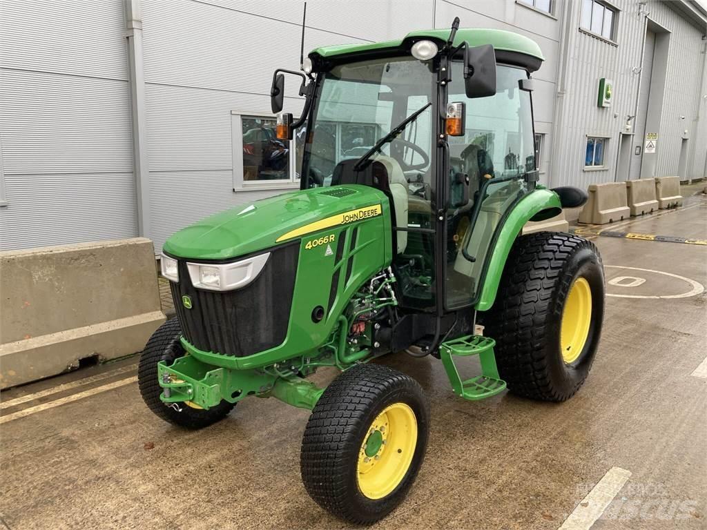 John Deere 4066R 小型拖拉机