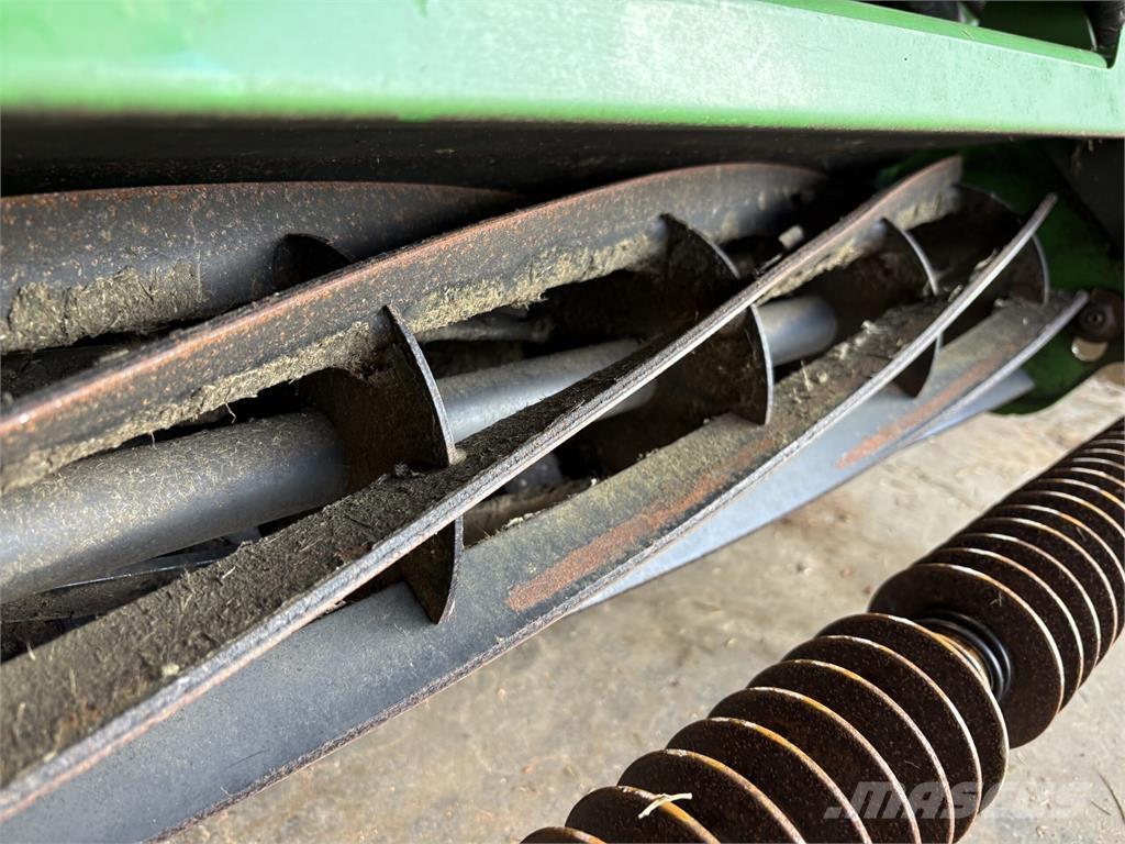 John Deere 7200A 手扶式割草机