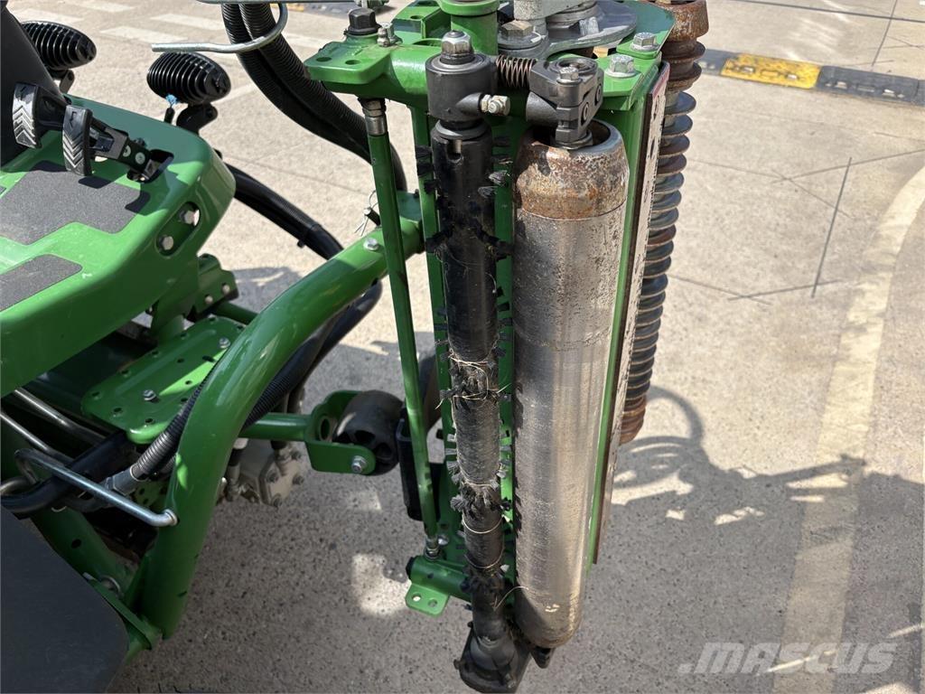 John Deere 7700A 手扶式割草机