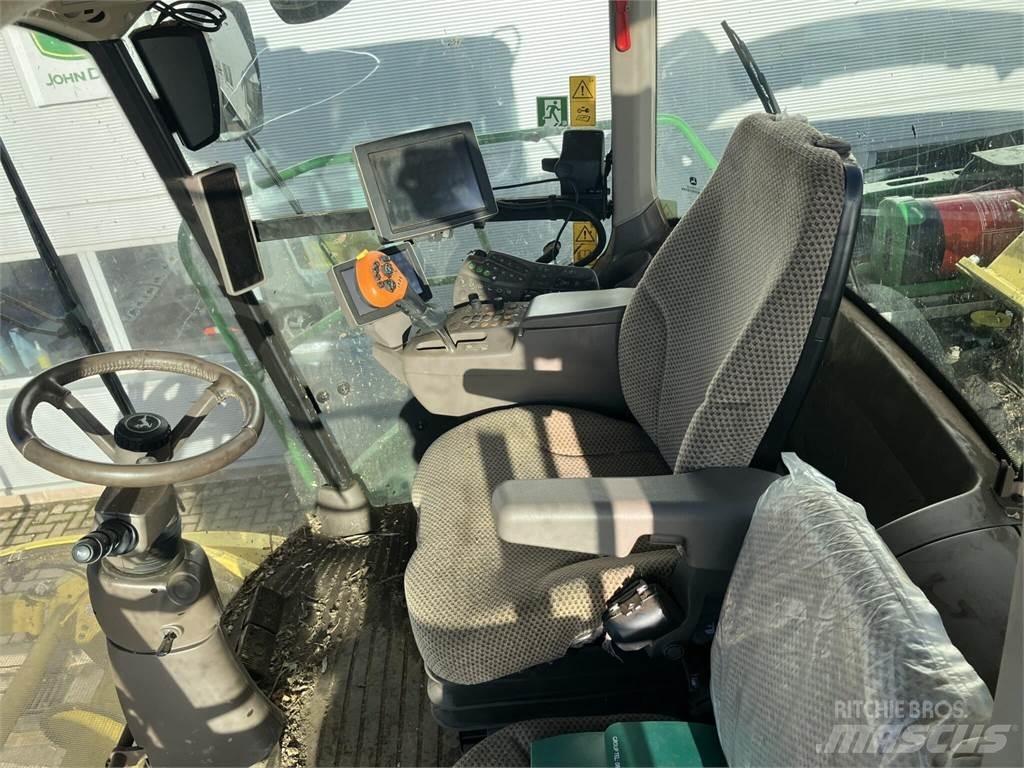 John Deere 8500i 自走式青贮饲料收割机