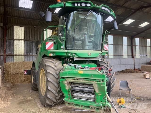 John Deere 9900 自走式青贮饲料收割机