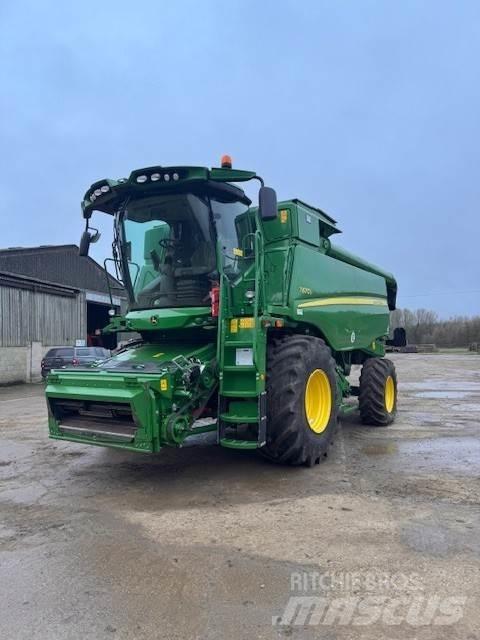 John Deere T670 联合收割机