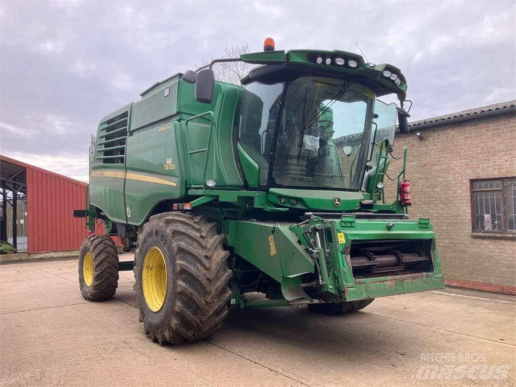 John Deere T670 HM 联合收割机