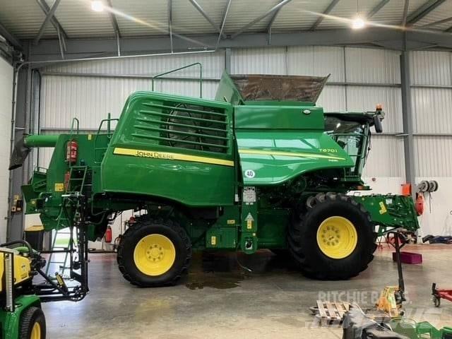John Deere T670i 联合收割机