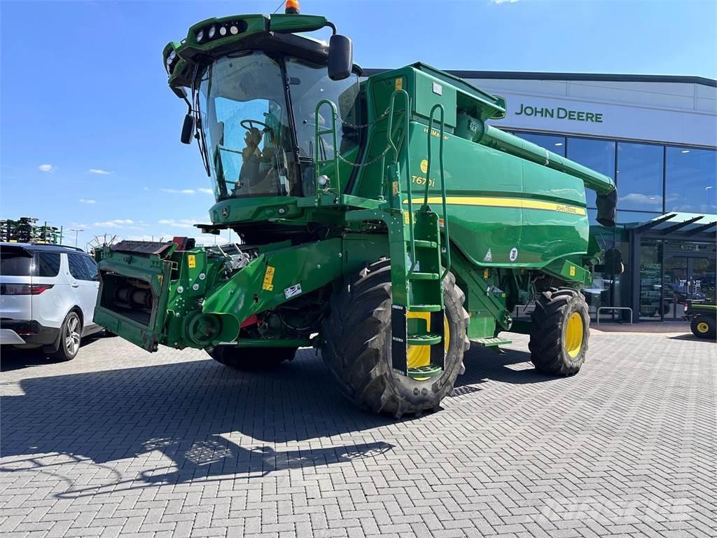 John Deere T670i HM 联合收割机
