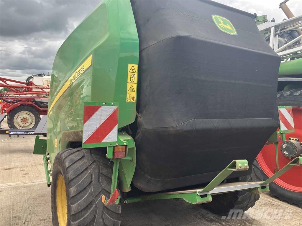 John Deere V451R 犁耙和摊草机