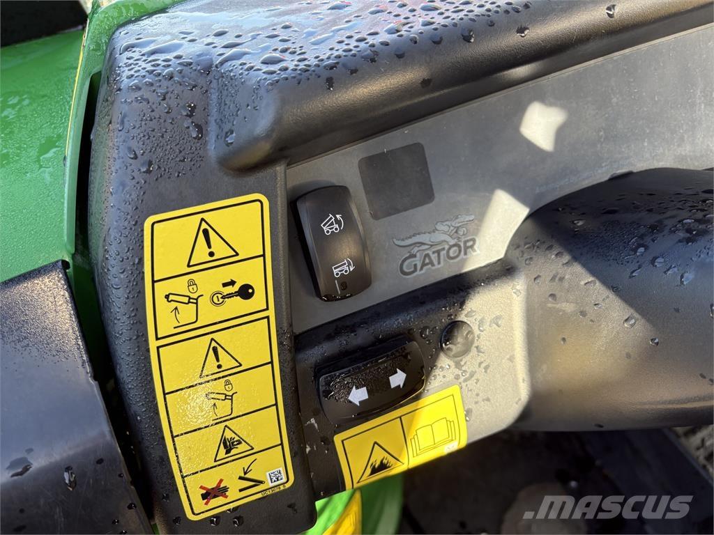 John Deere XUV855M 全地形车