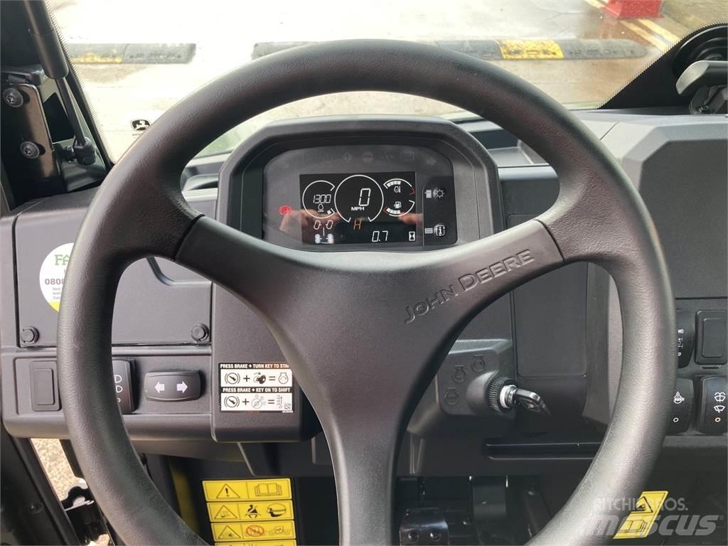 John Deere XUV875M 全地形车