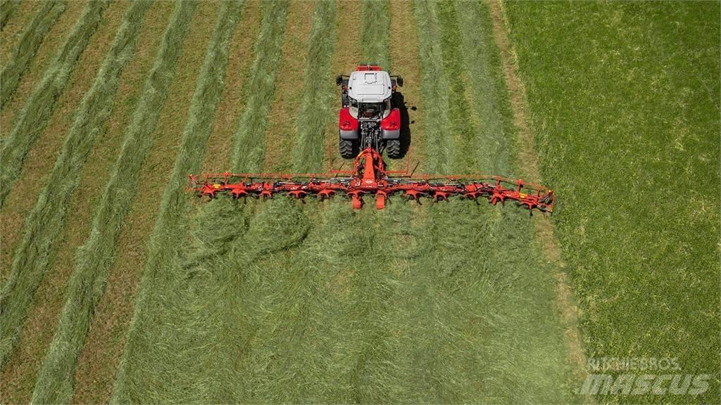Kuhn GF13003 犁耙和摊草机