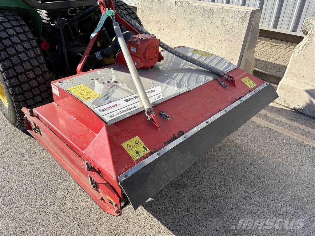Trimax Striker 150 装载牵引式割草机