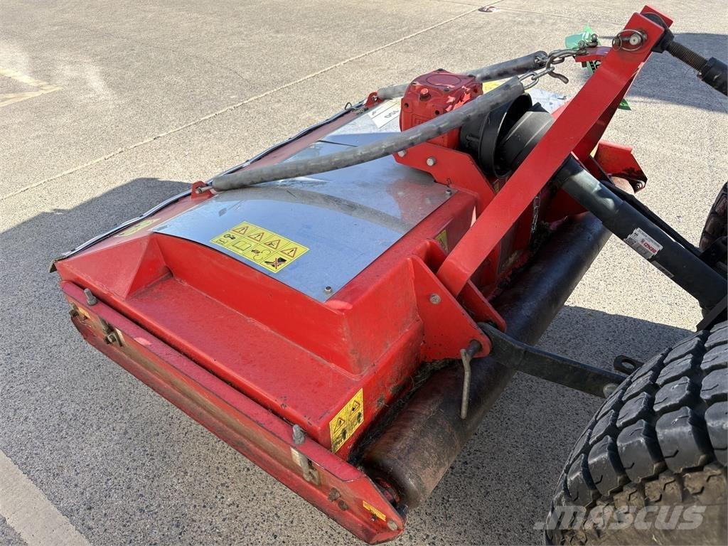 Trimax Striker 150 装载牵引式割草机