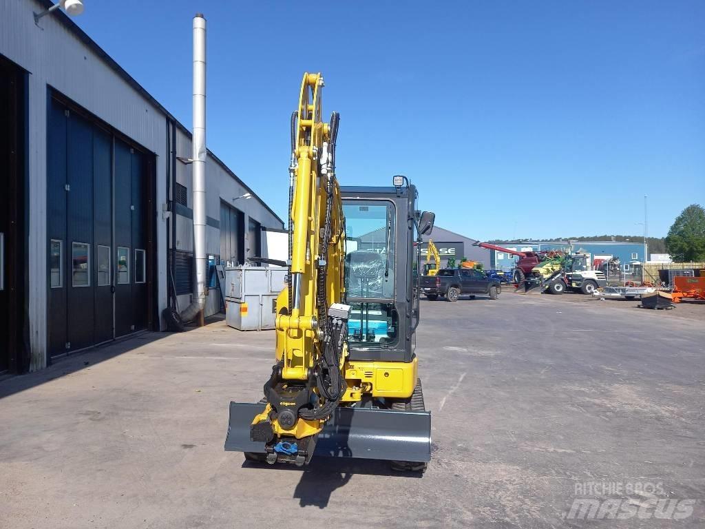 Komatsu PC26MR-5 小型挖掘机